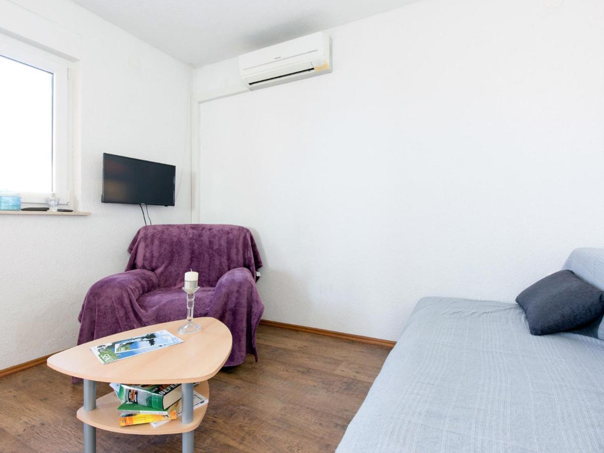 Tajana - Snj110 By Interhome